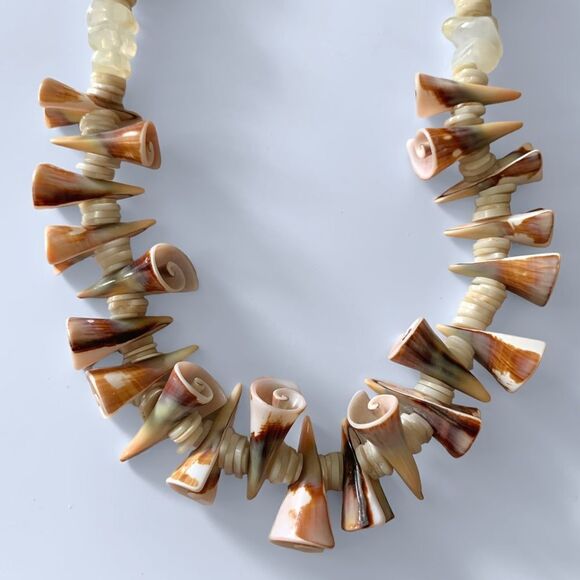 Vintage Shell Cone Wooden Bead Necklace - Picture 3 of 5